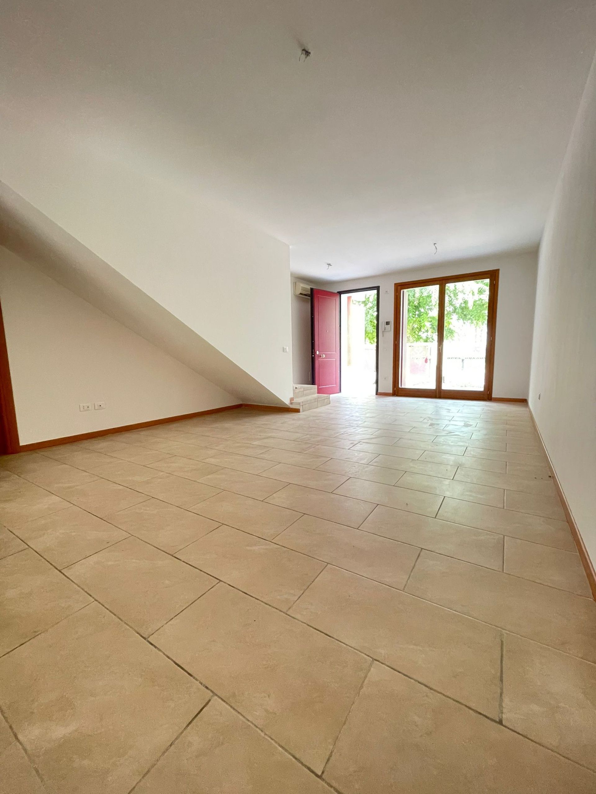 Porzione centrale di Pentafamiliare in Vendita