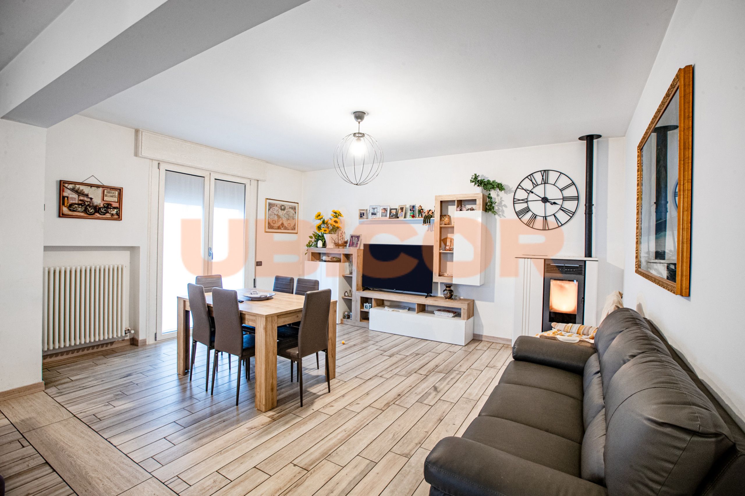 Bifamiliare al primo piano con giardino esclusivo