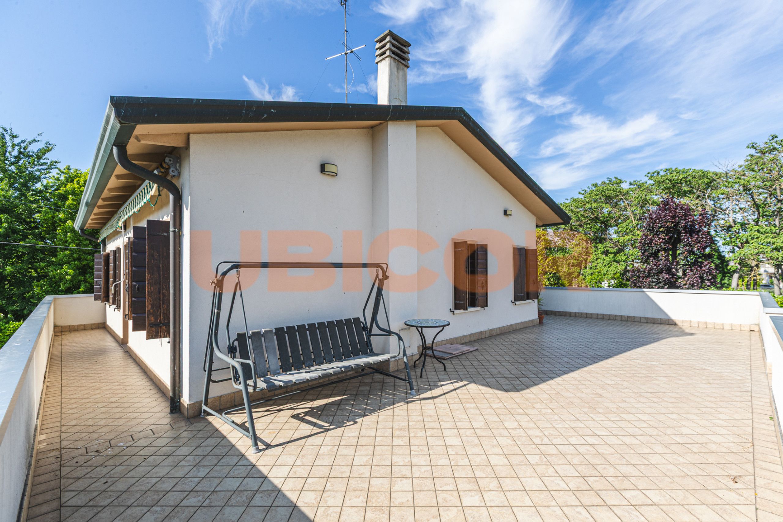 Appartamento bicamere con ampia terrazza e ingresso indipendente in Vendita